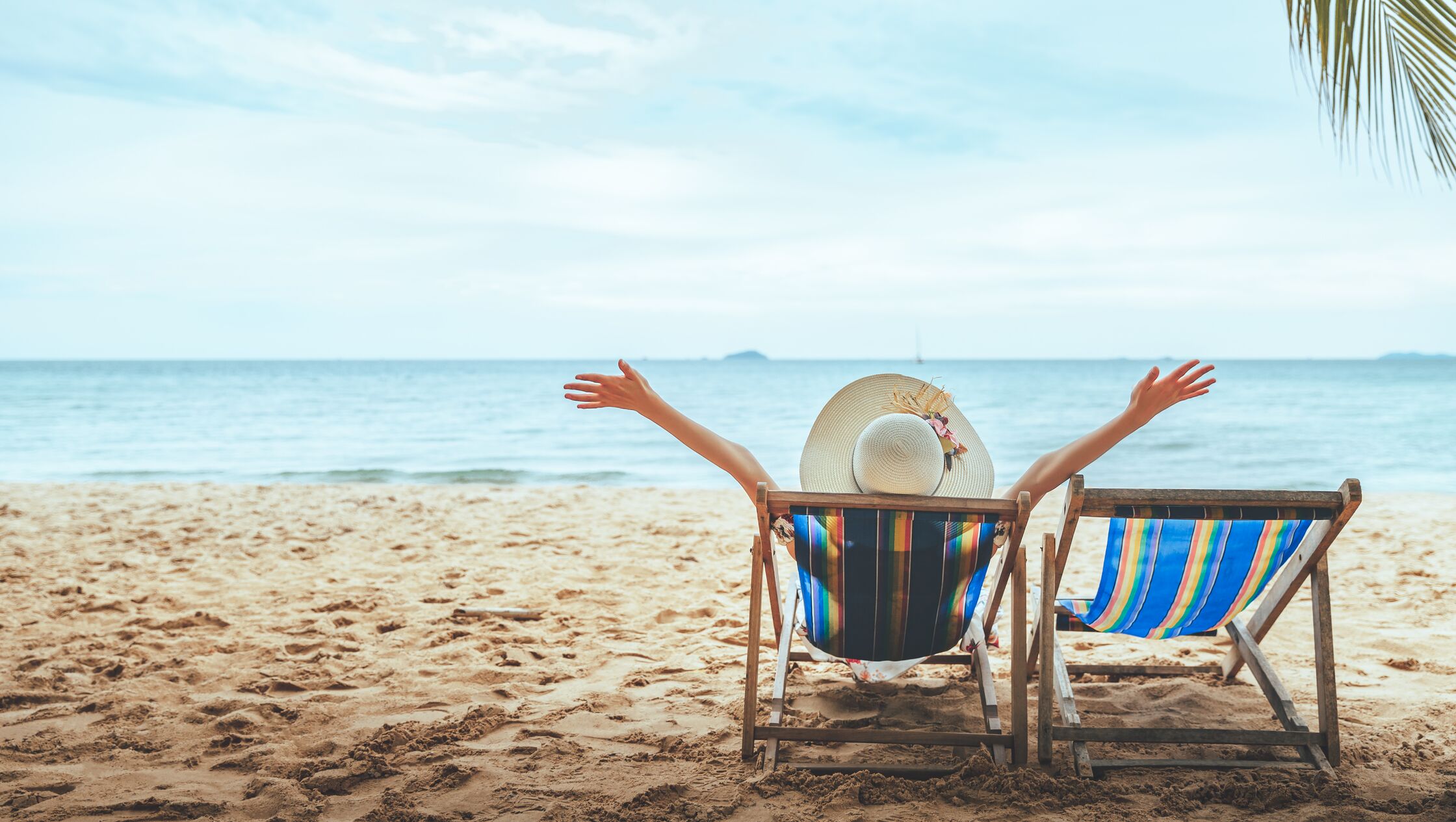 Web_2240-thailand_chon-buri_pattaya_strand_strandstoel_vakantie_zorgeloos_zee_strandhoed_mens_vrouw_shutterstock.jpg