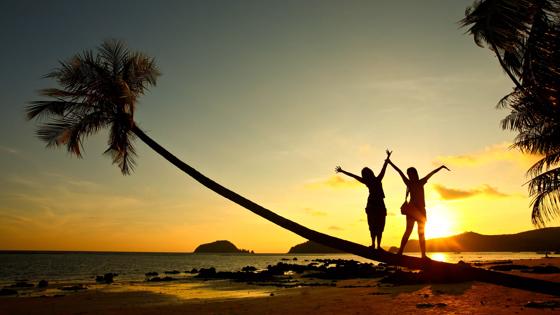 thailand_zuid-thailand_strand_zonsondergang_palmboom_meisje_kind_gezin__b