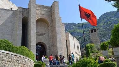albanie_kruje_castle-of-kruje_skanderbeg-museum 1