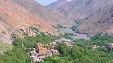 marokko_marrakesh-safi_hoge-atlasgebergte_toubkal-national-park_imlil_dorpje_gebergte_bos_rivier_b