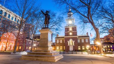 verenigde-staten_pennsylvania_philadelphia_gebouw_independence-hall_onafhankelijkheid_beeld_avond_2_b