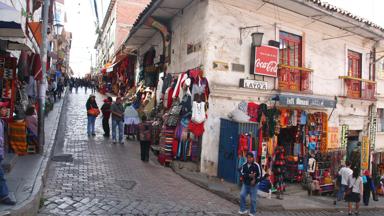 bolivia_la-paz_calle-sagarnaga_toeristenstraat_souvenirwinkels_f