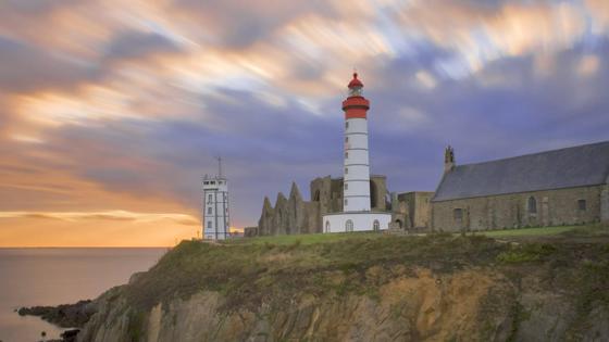 frankrijk_bretange_la-pointe-saint-mathieu_vuurtoren_zon_shutterstock_3741748