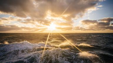 antarctica_drake-passage_zee_water_zon_shutterstock-692001658