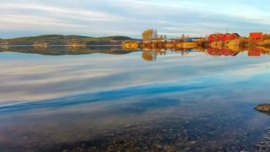 zweden_varmland_arvika_meer_huizen_GettyImages-1069219850