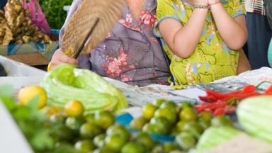 maleisie_algemeen_locals_vrouw-en-kind_markt_a