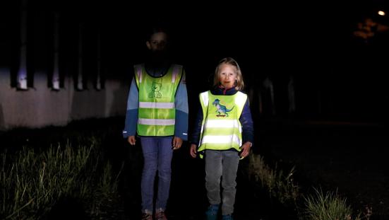 Test veiligheidshesjes voor kinderen