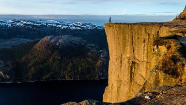 Noorwegen_Rogaland_Preikestolen_mens_winter