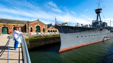 noord_ierland_belfast-county-borough_belfast_titanic-belfast-quarter_schip_hms-caroline_toerisme_ireland