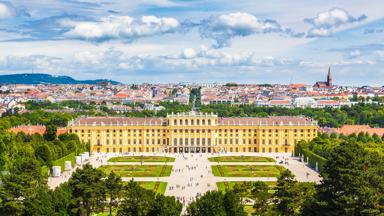 oostenrijk_wenen_paleis-schonbrunn_tuin_shutterstock_1227585802