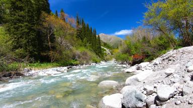 kirgizie_ala-archa-national-park_rivier_bergen_b