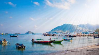 thailand_zuidoost-thailand_koh-tao_eiland_strand_zon_boot_b