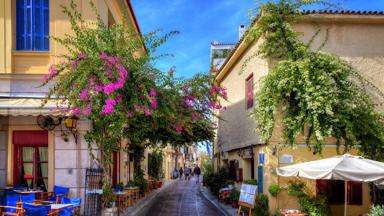 griekenland_attica_athene_plaka_terras_taverne_straatje_shutterstock_224505004