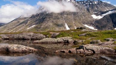 noorwegen_more-og-romsdal_litlefjellet_isfjorden_berg_bergmeer_shutterstock_1926295553