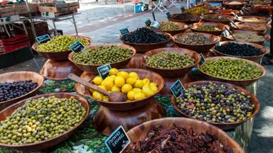 frankrijk_corsica_ajaccio_markt_delicatessen_beeldbank-kampeerreizen