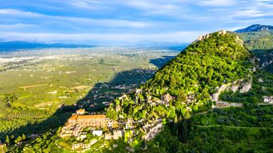 griekenland_peloponnesos_mystras_berg_ruine_shutterstock_1427840306