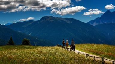 frankrijk_alpen_paardrijden_paard_mensen_bergen_getty