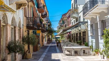 griekenland_peloponnesos_nafplion_straatje_shutterstock