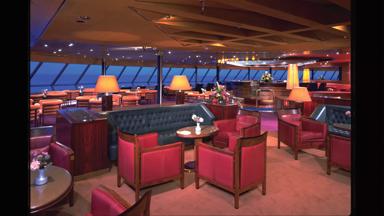 schip_volendam_hal_lounge_voorsteven