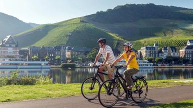 duitsland_algemeen_panorama_fietsen_stel_rivier_stad_heuvellandschap