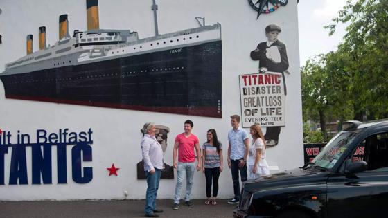 noord_ierland_belfast-county-borough_belfast_black-taxi-tour_titanic-muurschildering_toeristen_toerisme_ireland
