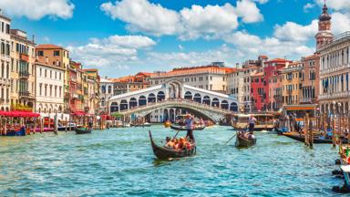 italie_veneto_venetie_kanaal_boot_varen_shutterstock_696042793