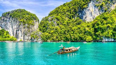 thailand_phuket_boot-rotsen-zee_shutterstock