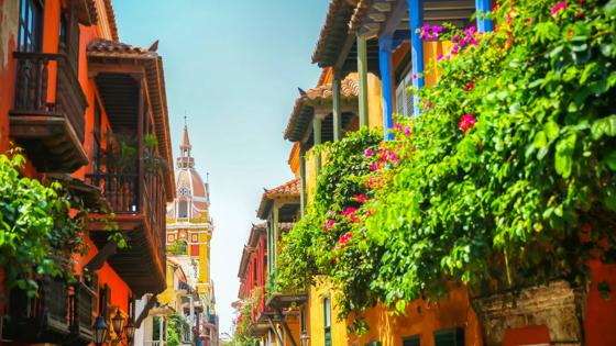 colombia_cartagena_straatbeeld_huizen_gevels_santa-catalina-alejandria-kathedraal_4_f