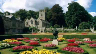engeland_cornwall_lanhydrock-house_tuinen_bloemen_landhuis_getty-83318978