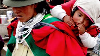 ecuador_guamote_locals_vrouw-met-kind_f
