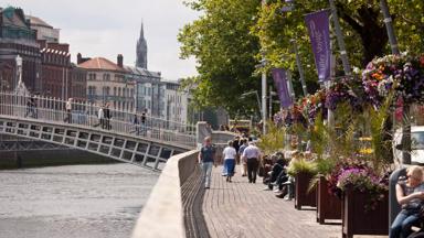 ierland_county-dublin_dublin_liffey-river_boardwalk_wandelpromenade_tourism_ireland