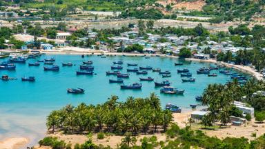 vietnam_nha-trang_baai_bootjes_b.jpg