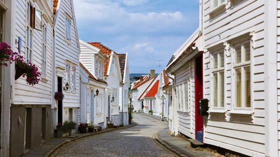 noorwegen_rogaland_stavanger_straat_witte-huizen(2)_shutterstock.jpg