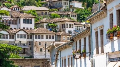 De gebouwen van de stad Gjirokastra, Albanië. Unesco-stad. 14. bezienswaardigheden Albanië.