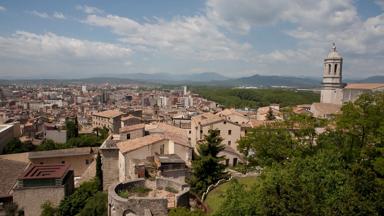 spanje_catalonie_girona_stadsmuur_uitzicht-over-stad_istock.jpg