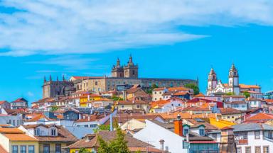 portugal_viseu_kathedraal_stad_heuvel_shutterstock_1579920523