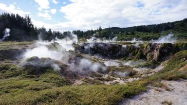 nieuw-zeeland_noordereiland_lake-taupo_craters-of-the-moon-bronnen