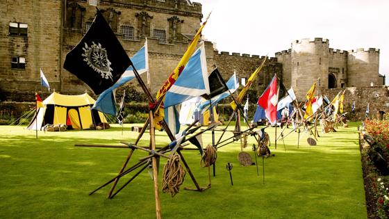 schotland-stirling-castle-Queen_Anne-gardens-vlaggen