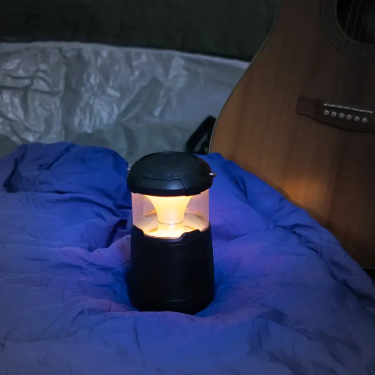Campinglamp met powerbank en speaker