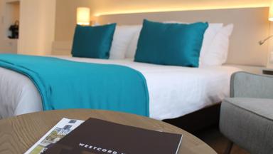 hotel_nederland_ameland_nes_westcord-hotel-noordsee_kamer_bed_1