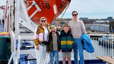 Fox_Schotland_ferryovertocht_DFDS_Stefani met gezin