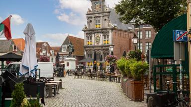 Nederland, Noord-Holland, Hoorn, Roode Steen - shutterstock_2043945437