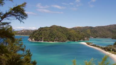 nieuw-zeeland_zuidereiland_abel-tasman-national-park_uitzicht_zee_strand_woud