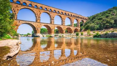 Frankrijk_Provence_Nimes_Pont-du-Gard_rivier-Gardon_spiegeling_aquaduct_Romeinse-brug_shutterstock