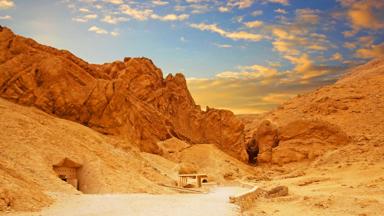 egypte_luxor_vallei-der-koningen_panorama_ruine_gebergte_shutterstock