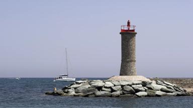 frankrijk_corse_corsica_macinaggio_vuurtoren_kust_zee_boot_shutterstock