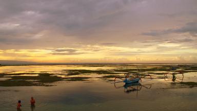 indonesie_bali_sanur_zee_boot_man_w.jpg