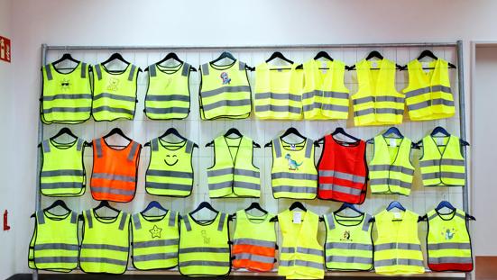 Test veiligheidshesjes voor kinderen