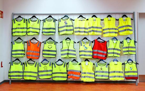 ANWB onderzocht: Helft van veiligheidsvesten voor kinderen voldoet niet | ANWB