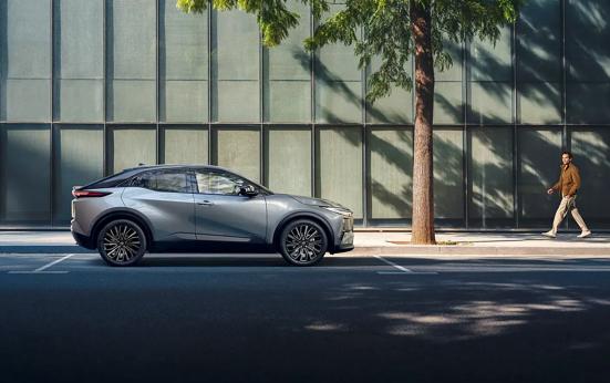 Eerste rijervaring Toyota C-HR+ | ANWB